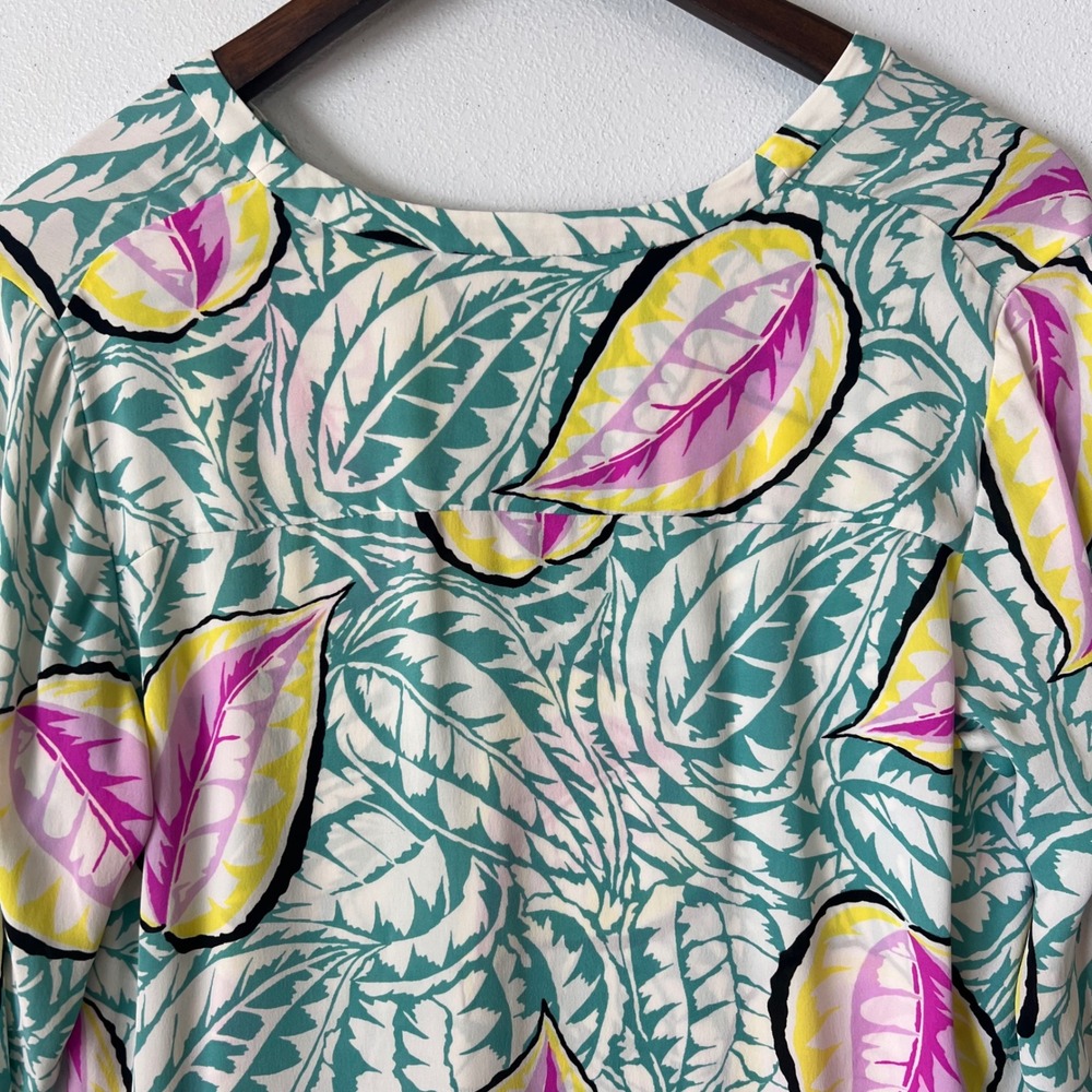 Theory 100% Silk Blouse M Georgette Teal Pink Yellow Tropical Leaf Resort Luxury - Picture 12 of 14